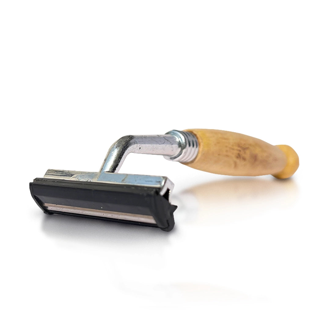 Bamboo handle razor for gentle face care