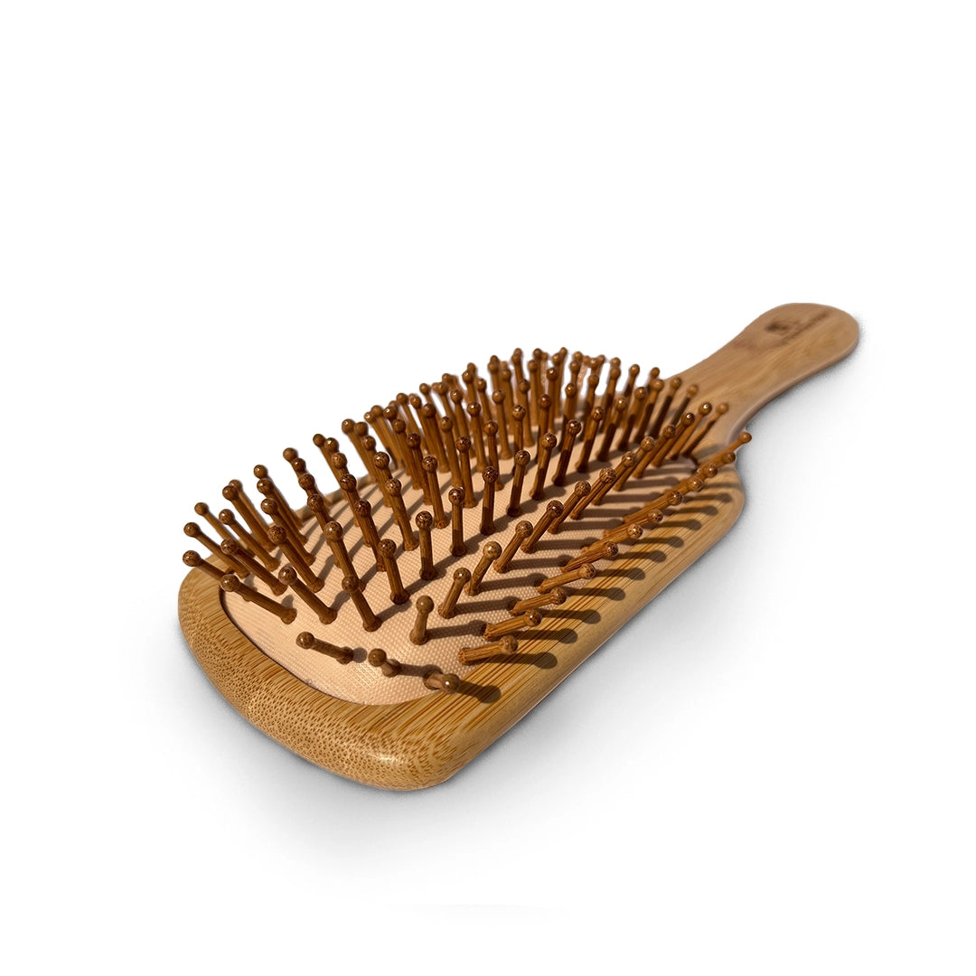 Lightweight bamboo brush, perfect for everyday use